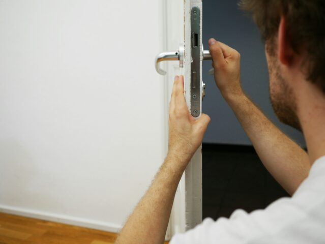 Norwich Locksmith in Action: Learn When to Call for Expert Assistance.