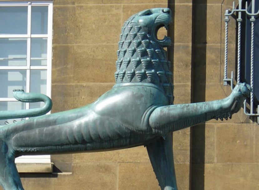 norwich city council lion statue - norwich city locksmiths